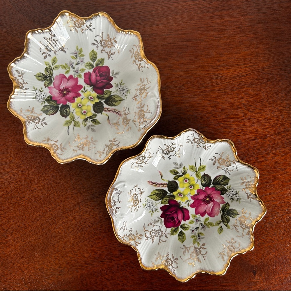 Two Vintage Old Foley James Kent Ltd. Shell/Clam Shaped Trinket Bon Bon Dishes